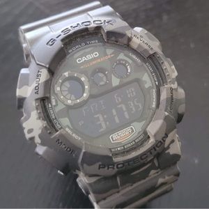 Mens G shock watch
